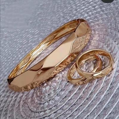 China FASHIONABLE Hottest Selling High Quality Gold Plated Stainless Steel Simple Irregular Dubai Cuff Bangle Metal Bangle for sale