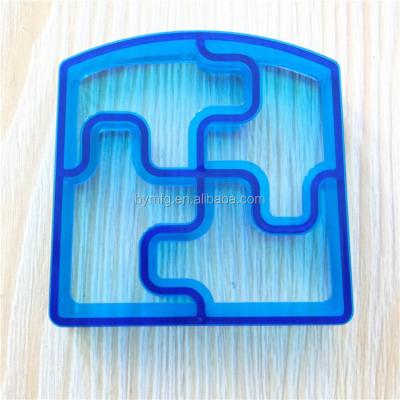 China Viable Hot Selling Kid's Plastic Mold Jigsaw Sandwich Baking Cutter for sale