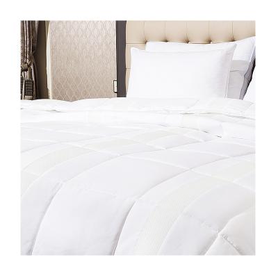 China Nondisposable Luxury Soft Lightweight All Season 100% Cotton Quilted Down Comforter for sale