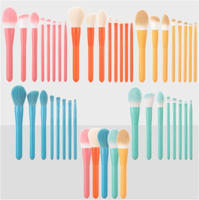 China Angular Blush Korean New Fashion 8 Pcs Summer Macarons Color Wooden Handle Makeup Brush Set Soft Hair Makeup Brushes for sale