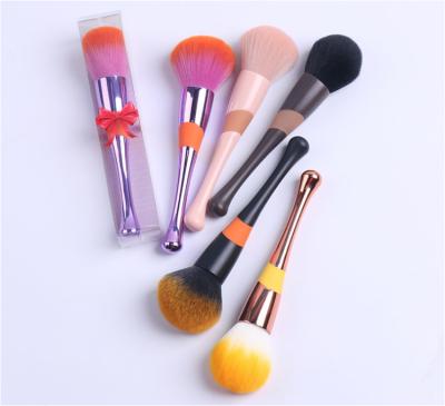 China Hair Soft Single Brush Powder Makeup Loose Brush Cleaner And Dryer Handle Plastic Makeup Brush for sale