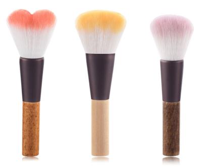 China Soft Hair Customization New Mini Single Heart Shape Wood Handle Fluffy Powder Blending Makeup Brushes Soft Synthetic for sale