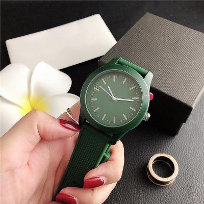 China New 2022 trend fashion supplier water resistant watch quartz watch stylish sports casual watch men and women with box 12 for sale