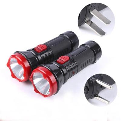 중국 Cheap Portable ABS led torch light built-in charging plug rechargeable 1W flashlight outdoor home emergency plastic flashlight 판매용