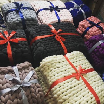 China Anti-pilling 100% Cheap Wholesale 66S Chunky Merino Wool Yarn Super Chunky Knit Throw Blanket Wool Blanket for sale