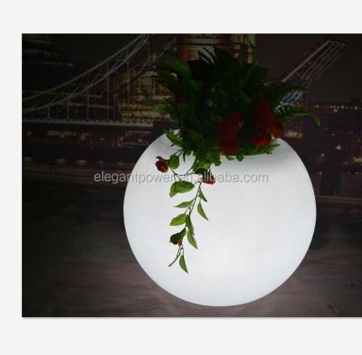 China IP 68 Modern Fashion Shaped Colorful Garden PE Plastic Planter Led Light Flower Pots , Wall Flower Pot for sale