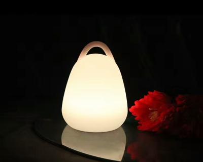 China 2020 modern hot sale! to light rechargeable waterproof plastic decorative led table lamp night light for sale