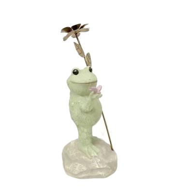 China Artificial RESIN DECORATIVE FROG WITH METAL FLOWER FIGURINE STATUE for sale