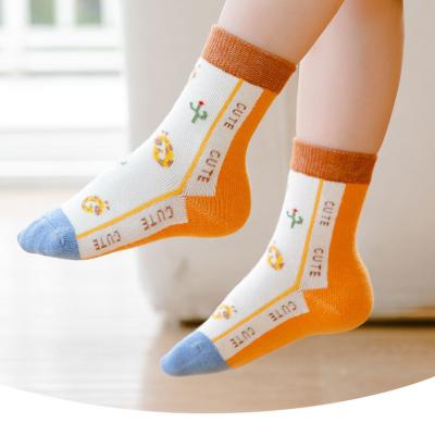 China QUICK DRY children's socks for autumn and winter new cartoon giraffe baby bumps casual cute plaid cotton in the tube children's socks for sale