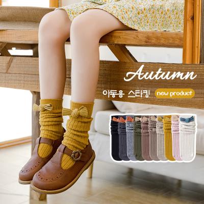 China 2021 sporty autumn and Korean version of new winter tube cartoon girl bow socks children's socks pure color forest pile socks for sale