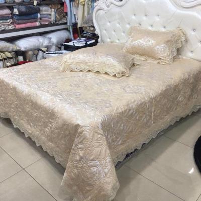 China New Designs Disposable Jacquard Bedding With Lace Bedding 3pcs Set for sale