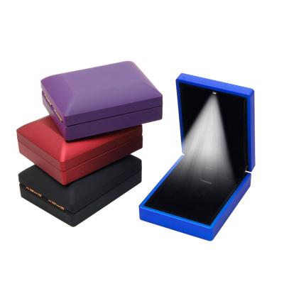 China Luxury Package Lacquer Logo Silk Screen Led Jewelery Wedding Square Jewelry Gift Box With Logo Led Light Necklace for sale