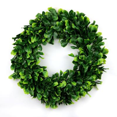 China Christmas Home Decorative Green Artificial Wreath Flower Eucalyptus Boxwood Halloween Door Wreath for sale