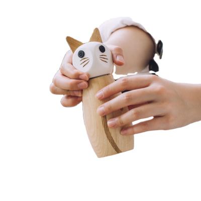 China Viable Lovely Cat Wooden Pepper Mill Seasoning Kitchen Tools for sale