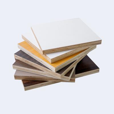 China Moisture Proof Made In Colored Porcelain Faced Waterproof Plywood 18mm Sheet Melamine MDF Board for sale