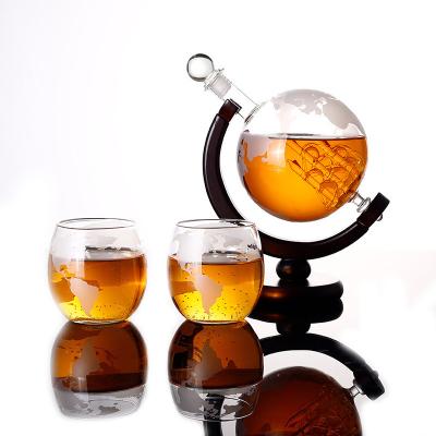 China CLASSIC hot sale whiskey decanter globe set with 2 etched globe whiskey glasses in safety package with enough stock for sale