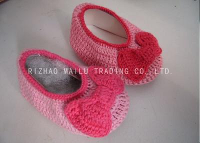 China Knoten-Naht-verbindliches Baby-Schuh-Milch-Baumwollrosa gestrickte Schuhe für Babys zu verkaufen