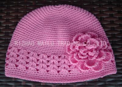 Chine Chapeau rose de fille de crochet de coton de lait de chapeau d'hiver de crochet avec la fleur multi de pétales de Layere à vendre