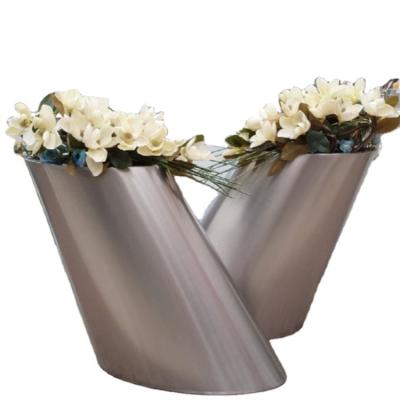 China High grade custom metal outdoor angled wall flower pot planters for sale