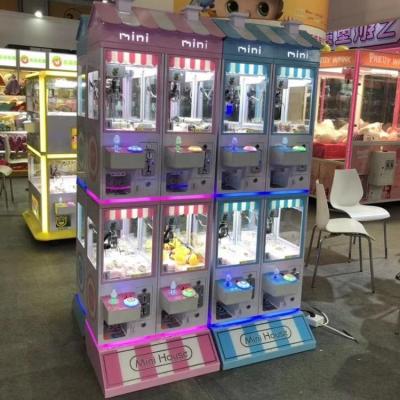 China 2019 wooden newest claw machine mini claw machine toy crane,mini toy claw machine for sale