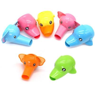 China PP+TPE Baby and Infant Products 7 Cartoon Animal Hand Joints for Children to Help Baby Wash Sink Faucet Extension for sale