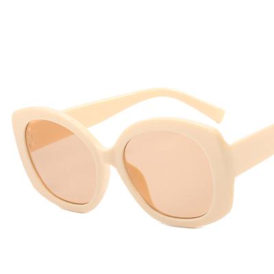 China 2021 Cheap Wholesale Custom Men Women PC Fashion Sunglasses Promotion Fashion Adult Plastic Sun Glasses for sale