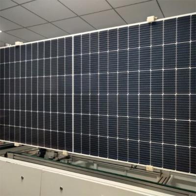 Chine Un panneau solaire à demi-cellule mono vitreux monocristallin photovoltaïque de 550 W à vendre