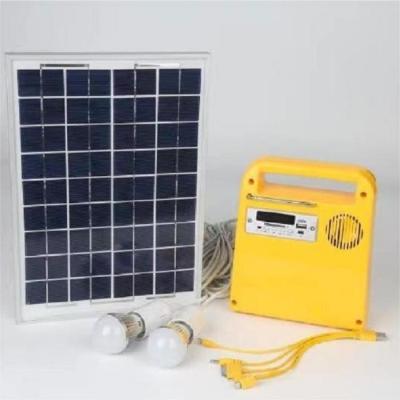 China Sistemas de iluminação solar portáteis de 10W IP54 com bateria de chumbo ácido recarregável de 12V 7A à venda