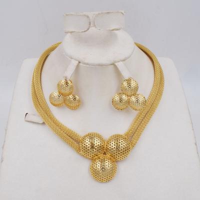 China Dubai CLASSIC Women's Jewelry Three Ball Design High Quality Gold Plated Earrings Necklace Jewelry Set for sale