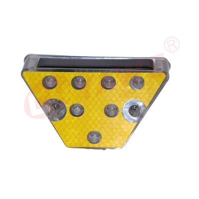 China IP68 Aluminum Solar Road Traffic Spike Alarm LED Road Traffic PC Warning Products for sale