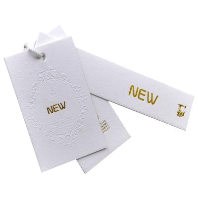 China custom embossed logo paper card recycled garment tags paper hang tag Te koop