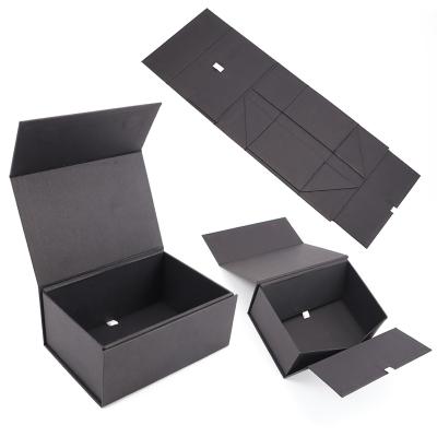 중국 Black Plain Printed Magnetic Closure Flap Elegant Bespoke Paper Cardboard Gift Boxes With Hinged Lid 판매용