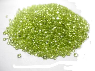 China 1.5mm runder kleiner Peridot-lose Edelsteine für Schmuck-Einstellungen zu verkaufen