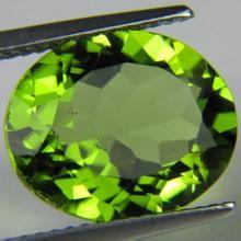 China Peridot Oval Natural Loose Gemstones For Peridot Earrings , Pendants 5×7mm for sale