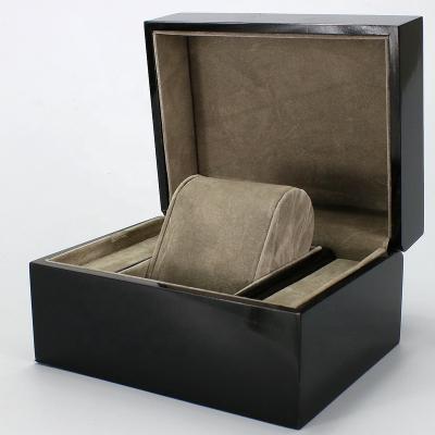 China 2021 Hot Sale Wholesale Wooden Watch Gift Box Shiny Black Handmade Customize Luxury Watch Box for sale