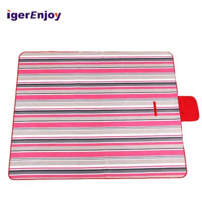 China Hot Selling Large Oversized Foldable, Outdoor Camping Mat Folding Foldable Beach Mat Water Resistant Picnic Blanket Blanket For Travel for sale