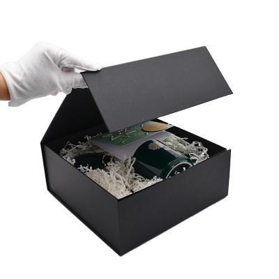 China Handmade Wholesale Luxury Foldable Rigid Paper Gift Box Custom Printing Elegant Magnetic Cardboard Gift Box for sale