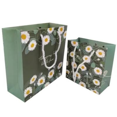 China Recyclable High Quality Colorful Flower Cardboard Christmas Gift White Paper Bag for sale