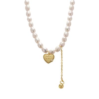 China FASHIONABLE Gold Heart Letter Print Pendant Necklace For Women Freshwater Pearl Beaded Necklaces for sale