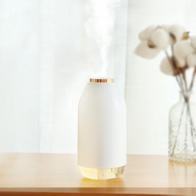 China Rechargeable Battery Humidifier Factory Selling Rechargeable Battery Portable Mini Home Air Humidifier with Warm Light for sale