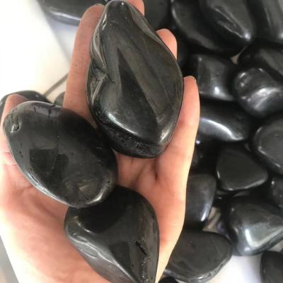 China Traditional Hot Selling Polished Black Pebble Stone for Landscaping Natural Wash Pebble Rock River Stone for Aquarium or Garden for sale