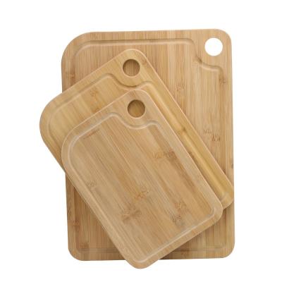 China Hot Sale Sustainable Wholesale Bamboo Cutting Board Kitchen Utensils 2cm for sale