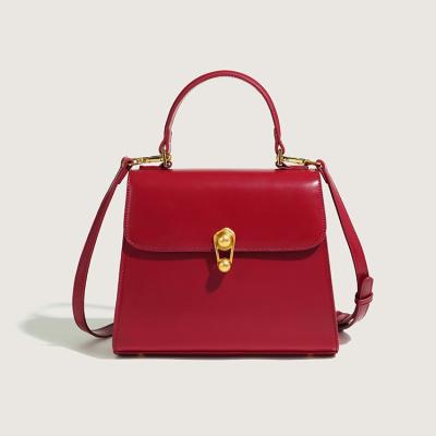 China The newest red fashion trend is the lightweight luxury lady handbag with a messenger over one shoulder for sale