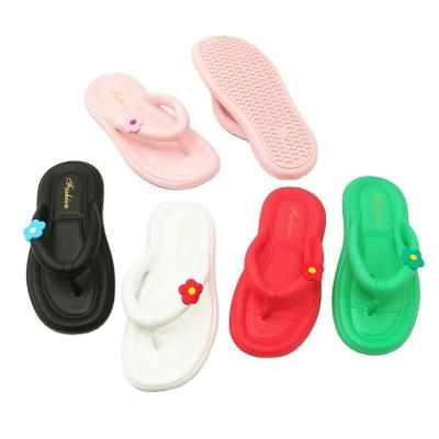 China Soft Flip Flop Latest Fashion Trend Design Eva Platform Flip Flops Summer Beach Slippers For Women for sale