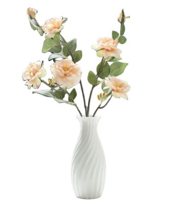 China Custom Modern Ceramic White Vase Fluted Texture Style Flower Vases Porcelain Round Decor Fluted Ceramic Art Elegant Flower Pottery Pot Design for sale