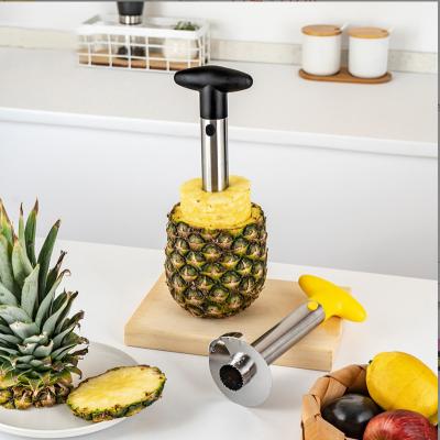 Cina 2022 Viable Kitchen Instruments Professional Easy Core Removal Stainless Steel Pineapple Peeler Hollow Pineapple Punch And Slicer Cutter in vendita