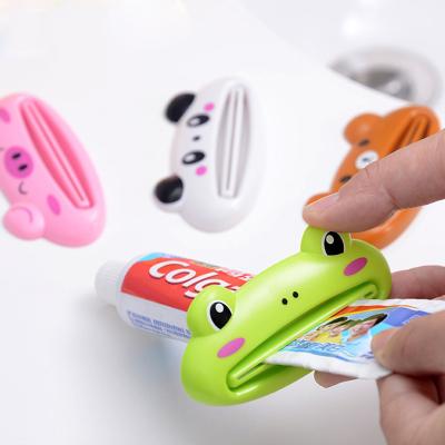 China 1PC Viable Multifunctional Kitchen Accessories Tools Random Cartoon Toothpaste Squeezer Useful Home Bathroom Decoration Kitchen Gadgets. à venda