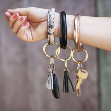 China Big Ring Key Ring Bracelet Rubber Key Chain Bracelet Rubber Cheap Leather Tassel Key Chain Silicone Key Chain for sale