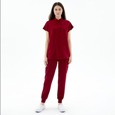 China Top+Pant fuyi group 2021 good quality fashionable custom made shorts sleeves medical hospital uniform nursing scrubs for women à venda