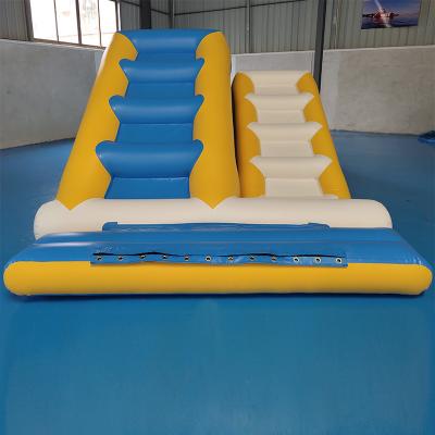 China Escalera inflable comercial con la lona del PVC de 0.9m m para los juegos del deporte acuático en venta